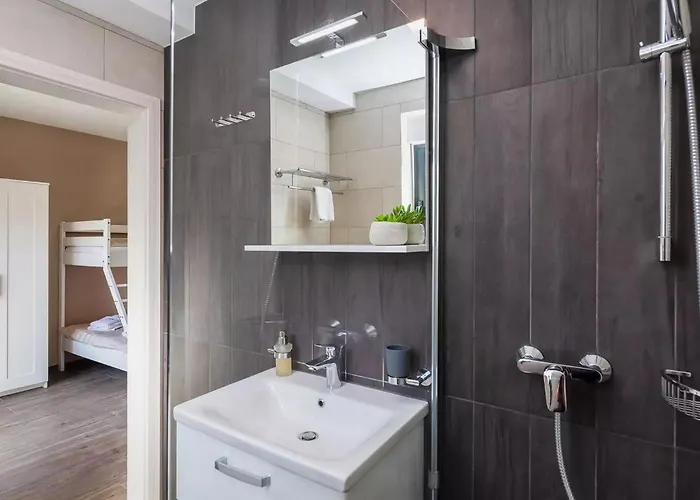 בית נופש Emma Pag *